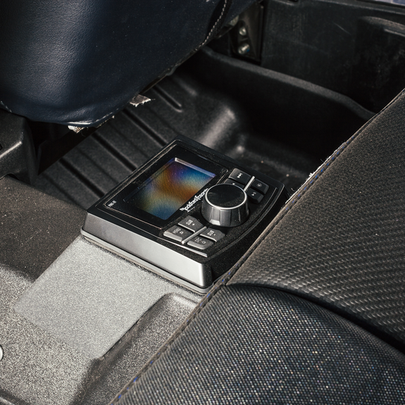 جهاز تحكم عن بعد سلكي كامل الوظائف من Punch Marine بشاشة مقاس 2.7 بوصة